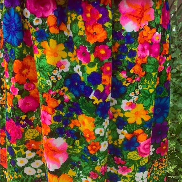 That 70’s vibe “Totally Vintage Maxi Skirt” - Picture 4 of 10